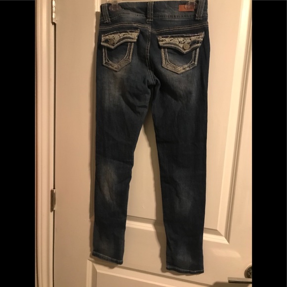 Almost Famous Jeans - Picture 4 of 7